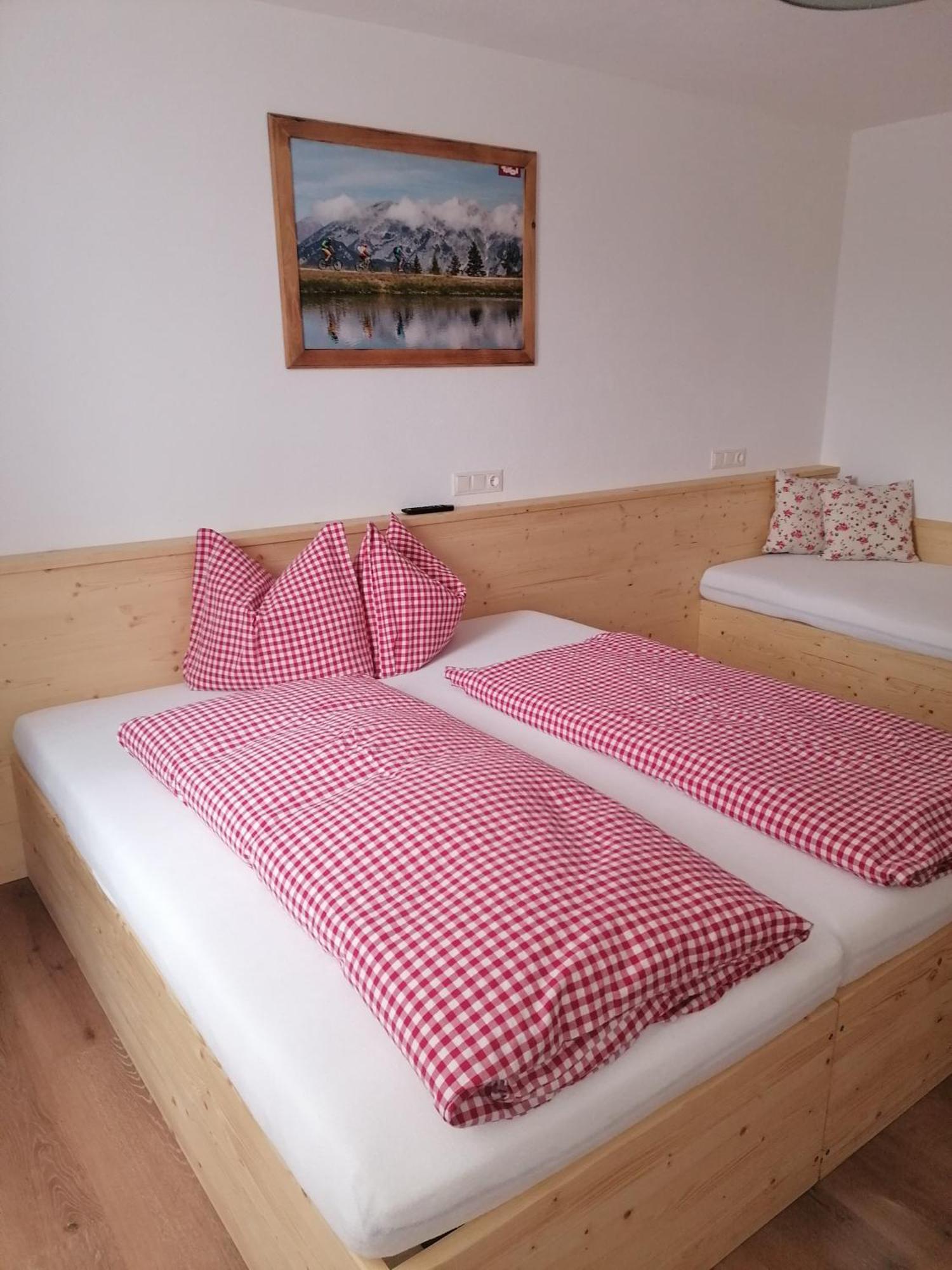 Zachhof Apartment Ellbogen ภายนอก รูปภาพ