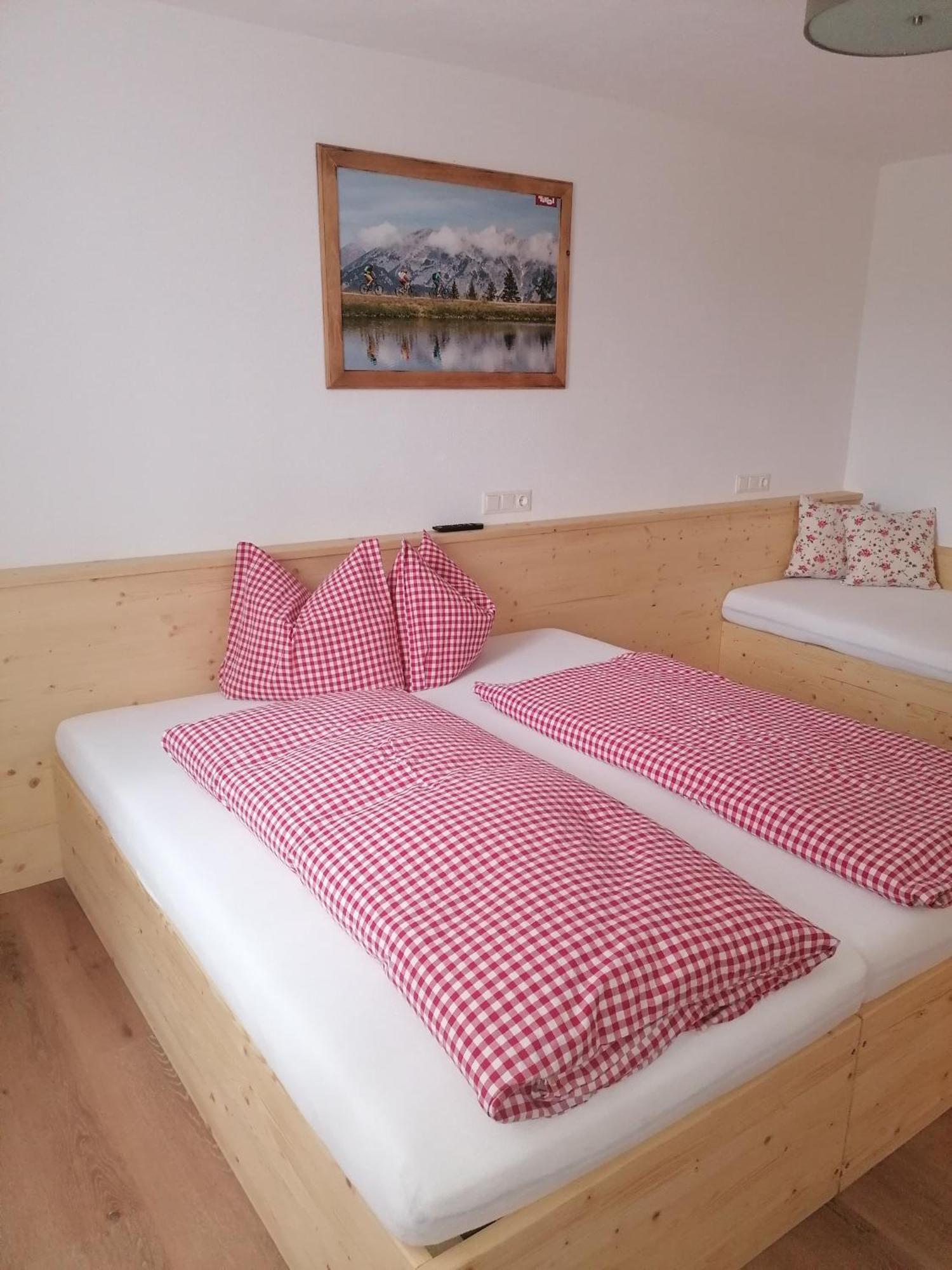 Zachhof Apartment Ellbogen ภายนอก รูปภาพ